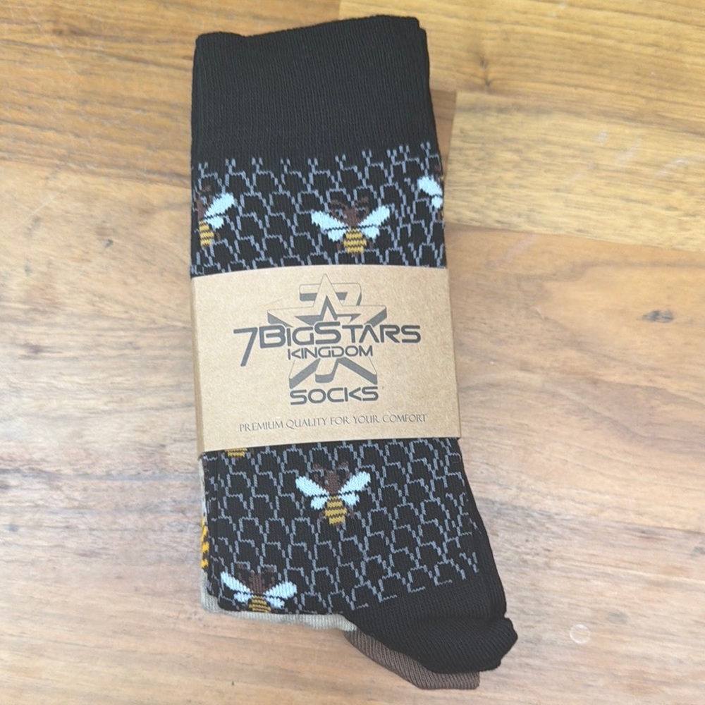 Women's Black Bee Pattern 4 Pair Pack of Socks